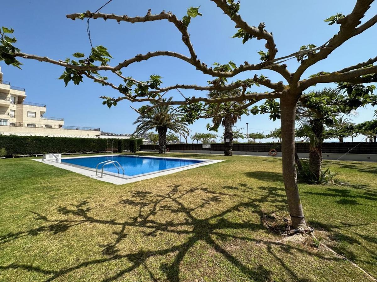 Marina Park Roses Apartamento Exterior foto